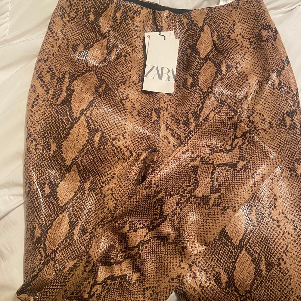 Zara leggings ( never worn)